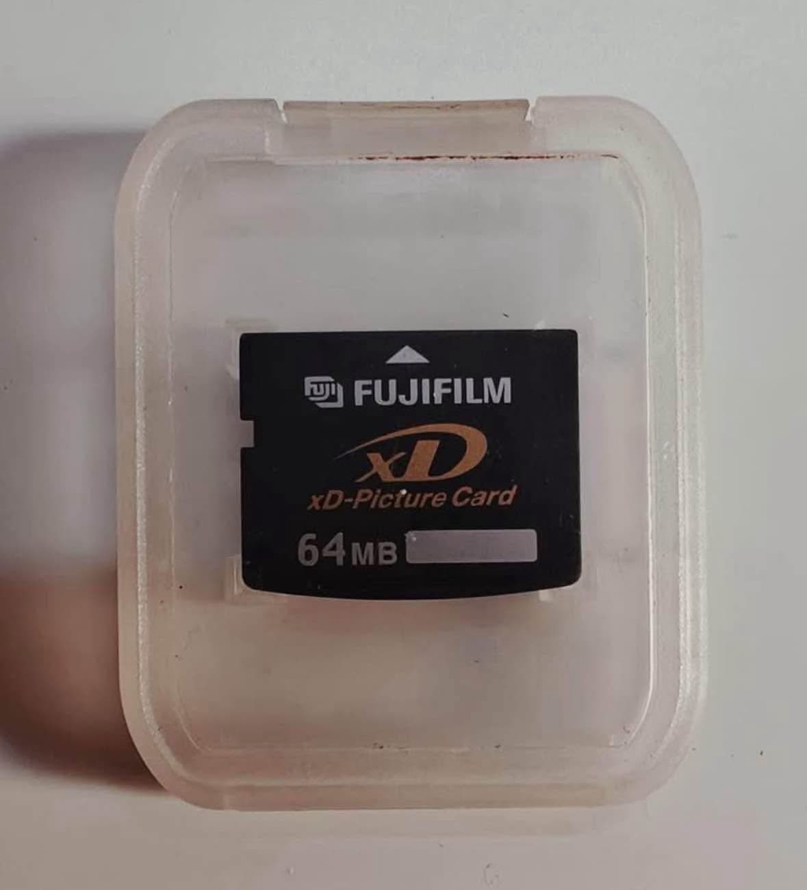 FujiFilm xD Picture Card 64 MB + Case