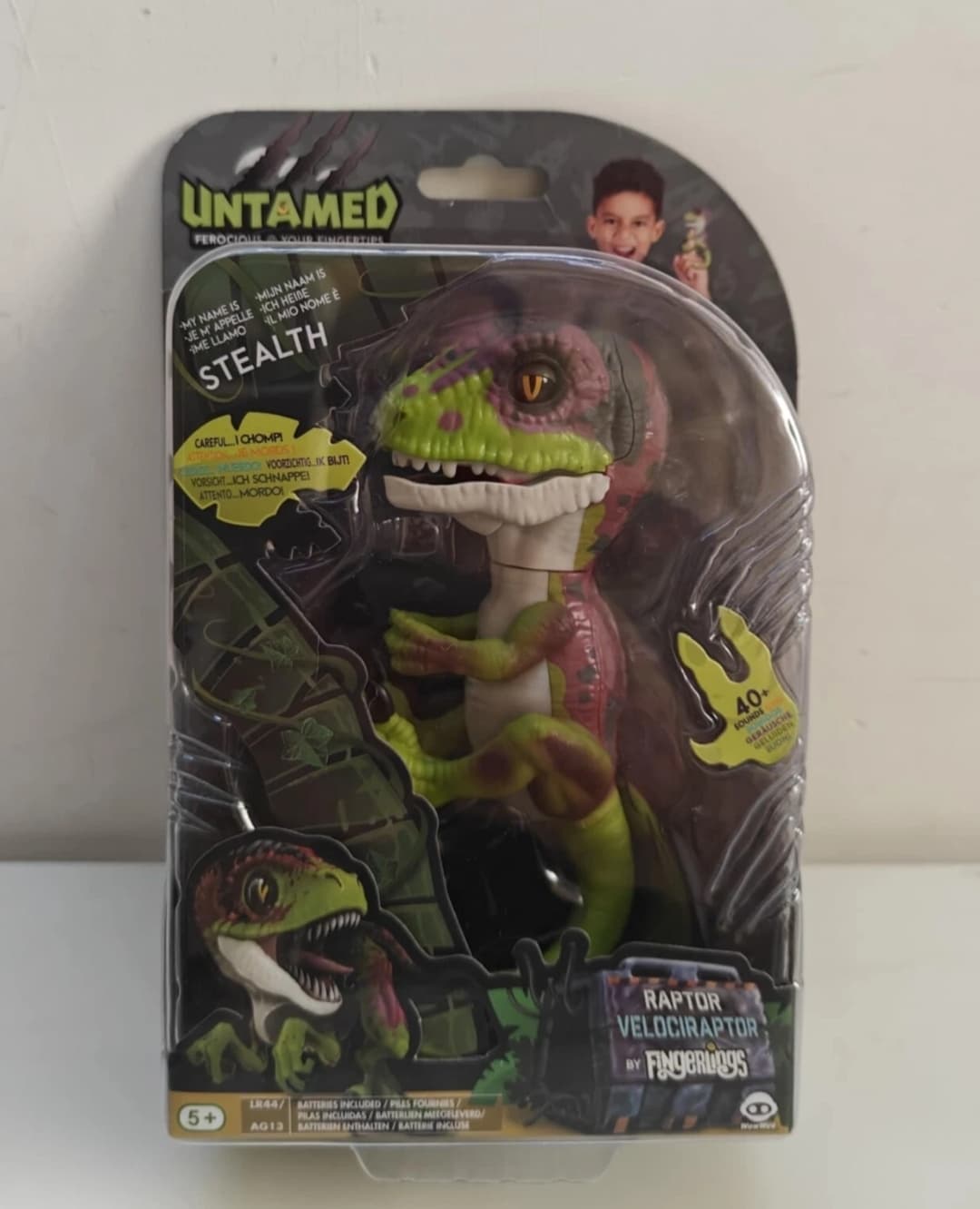 Fingerlings Untamed Velociraptor Stealth Dinosaur Wowwee