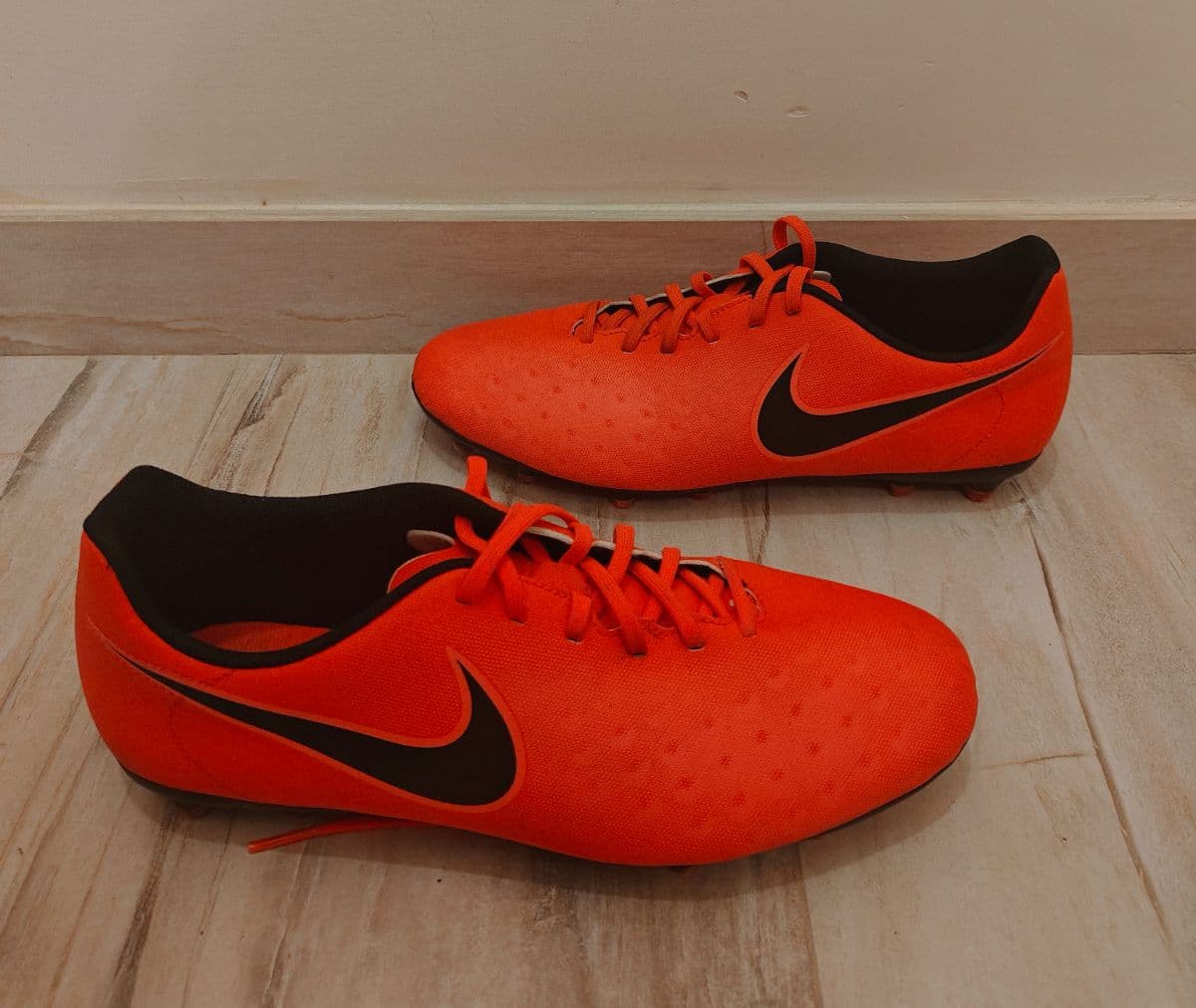 Nike Magista Ola II FG Soccer Cleats Total Crimson Orange Black Size 44.5 / UK 9.5 / US 10.5