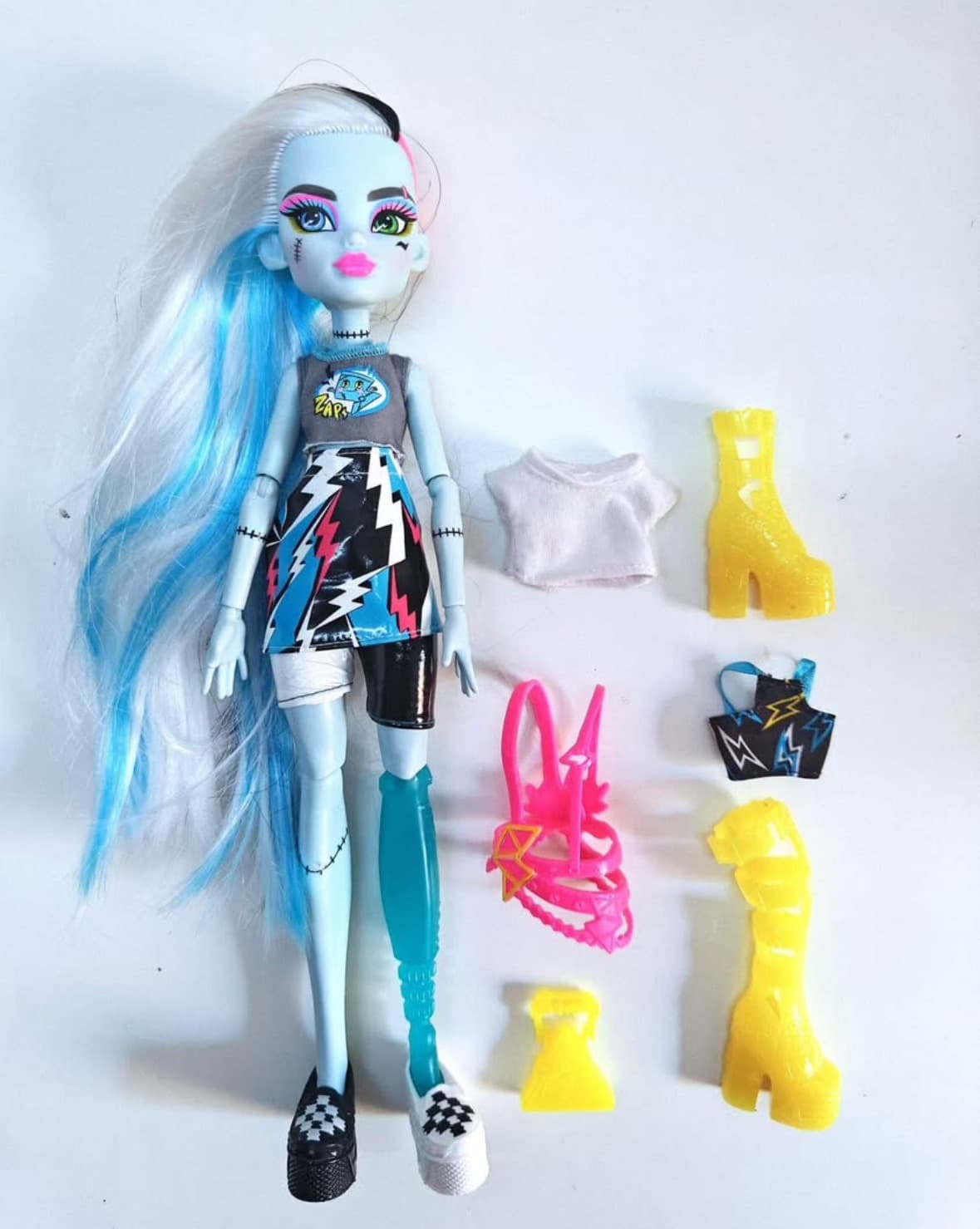 Monster High Skulltimate Secrets Neon Frights Frankie Stein