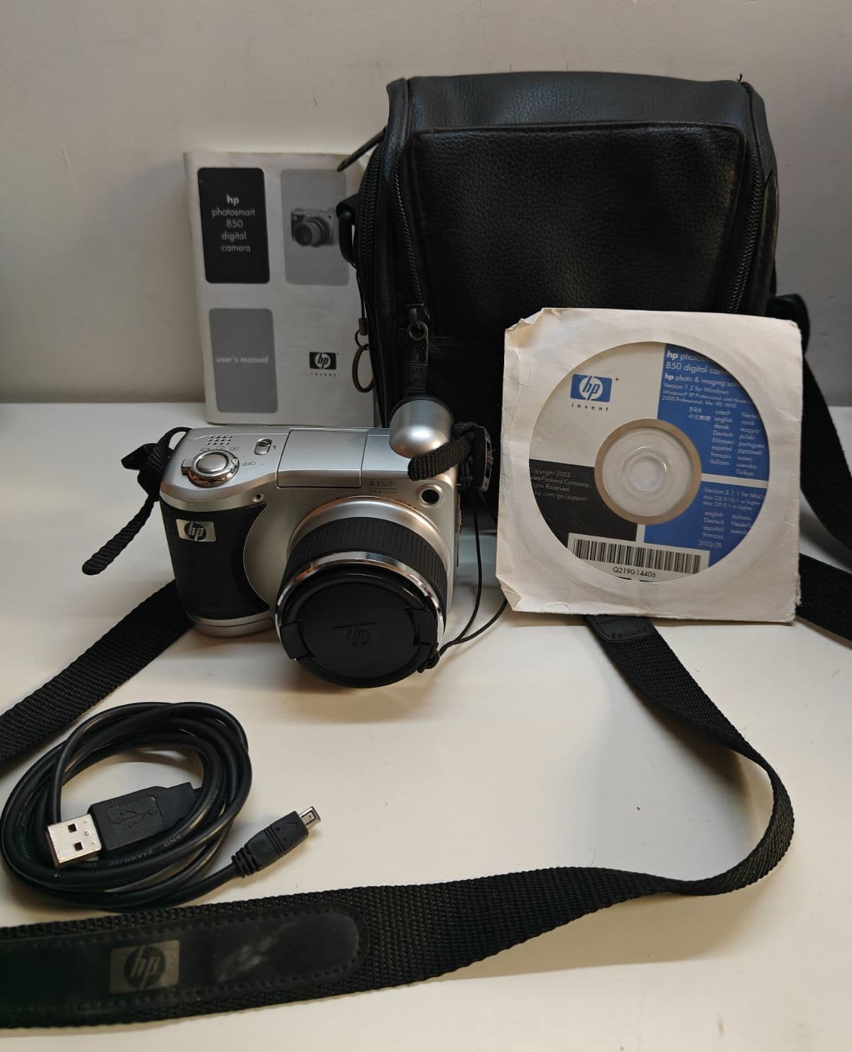 Vintage HP Photosmart 850 Q2190A 4.1MP Digital Camera Complete w/ CD Manual Cables Working
