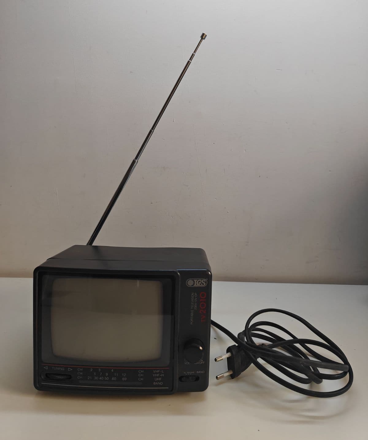Vintage ICeS Portable CRT TV 1980s Black & White