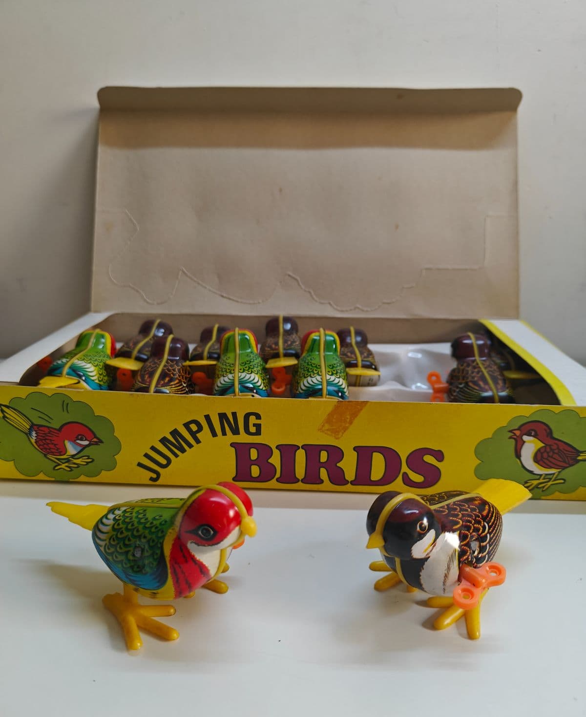 Vintage Jumping Birds Wind Up Toy Complete Set of 12 Shop Counter Display Box